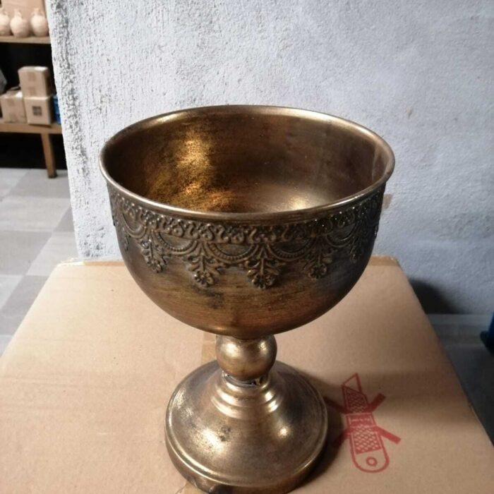 Vaas goud op voet model 2