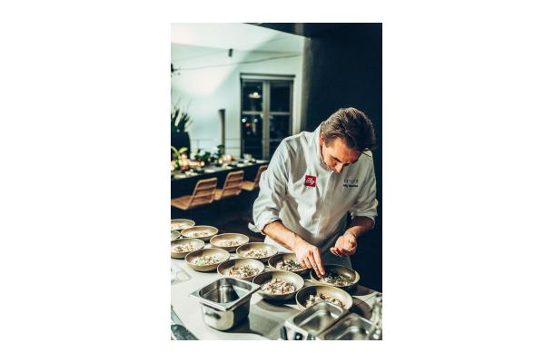 Surface - diep bord Ø 19 x H4 cm - 50 cl Camo Green - by Sergio Herman