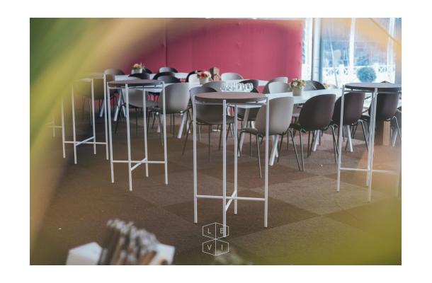 Statafel Ruby rond wit + walnoot Statafel Ruby rond wit + walnoot