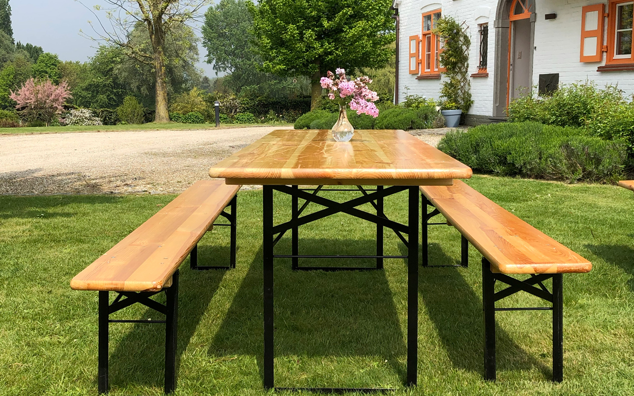 2dehands - Biertafel 220x60 cm zwart onderstel 2dehands - Biertafel 220x60 cm zwart onderstel